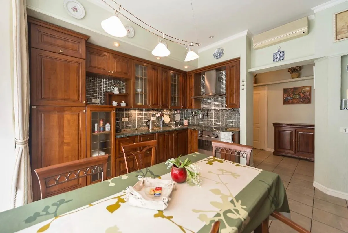 Apartment On Kostyolna 6 Kiev