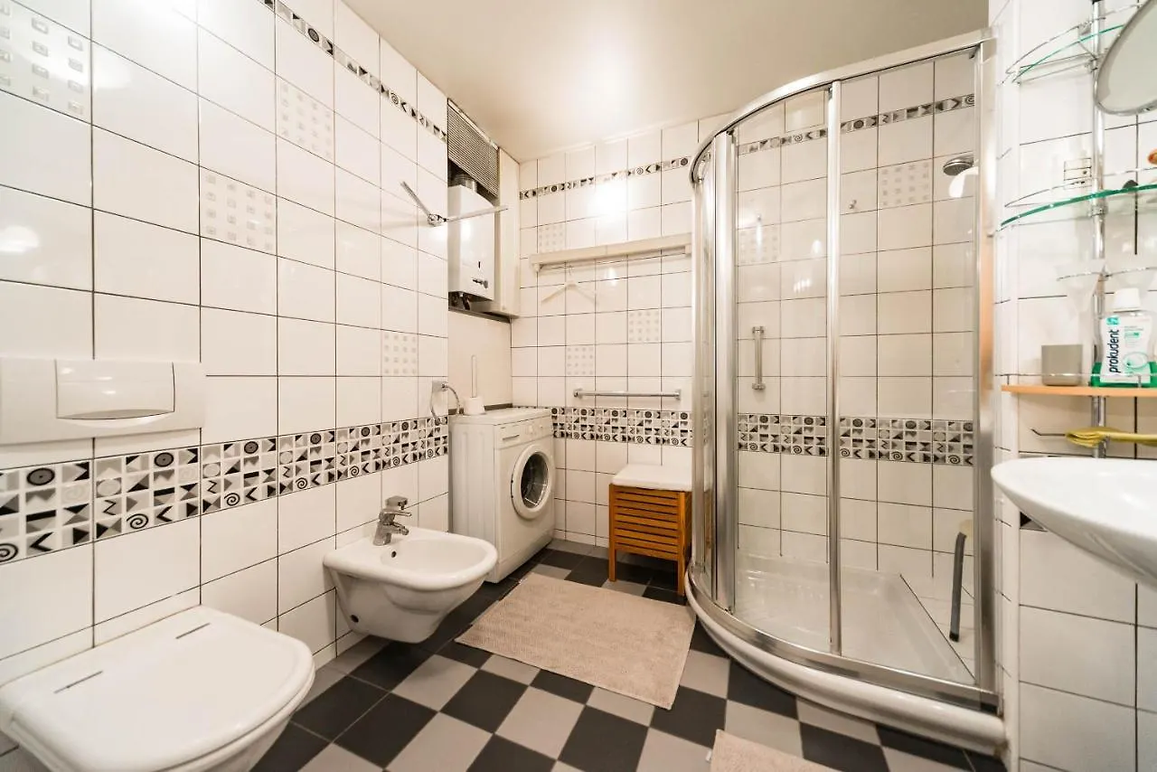 Apartment On Kostyolna 6 Kiev