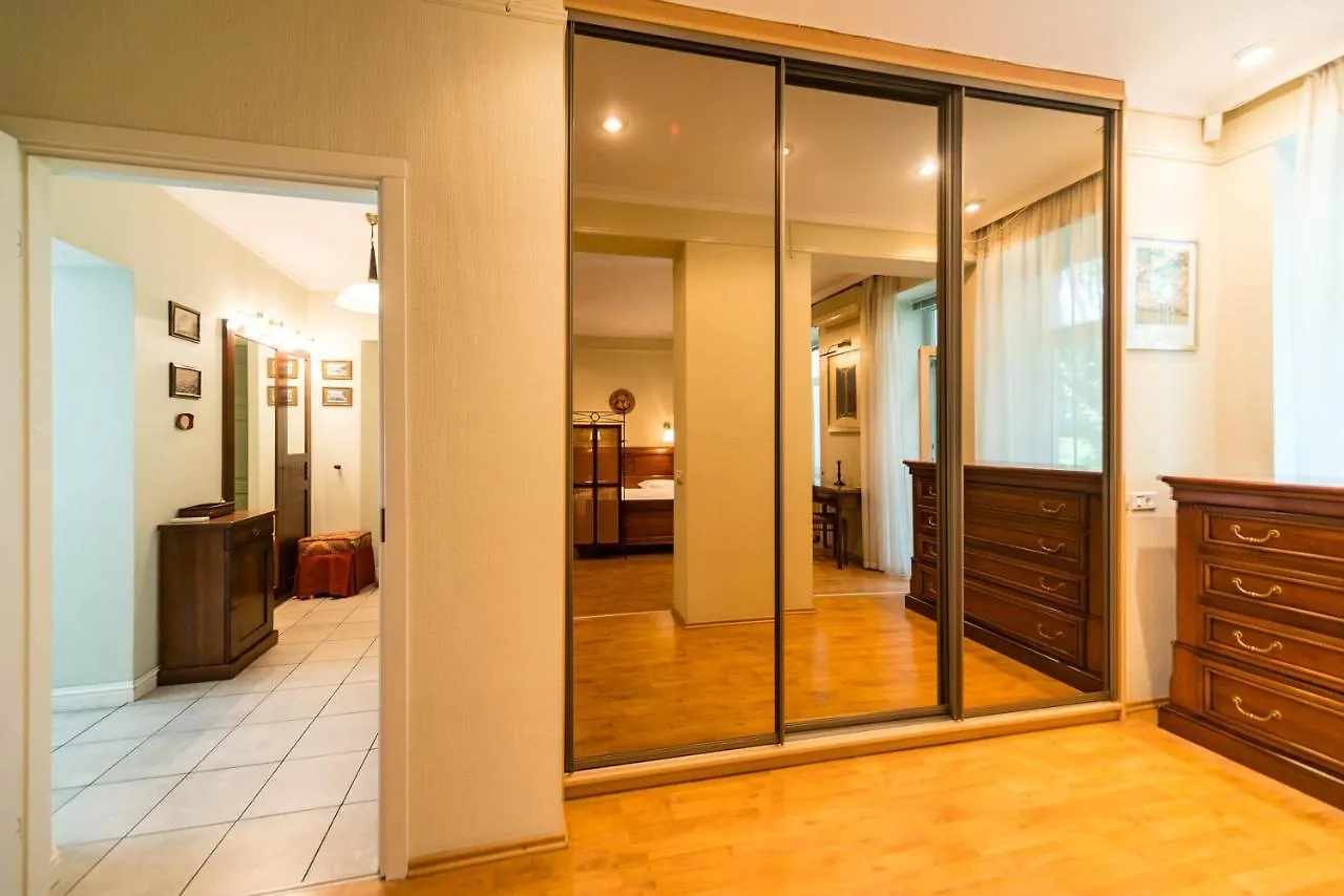 Apartment On Kostyolna 6 Kiev