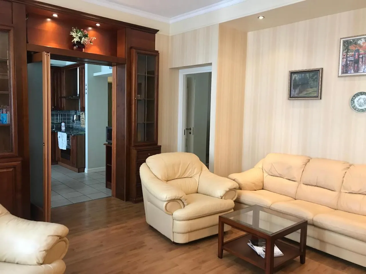 Apartment On Kostyolna 6 Kiev