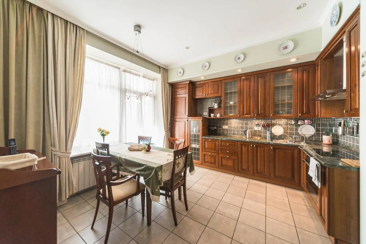 Apartment On Kostyolna 6 Kiev