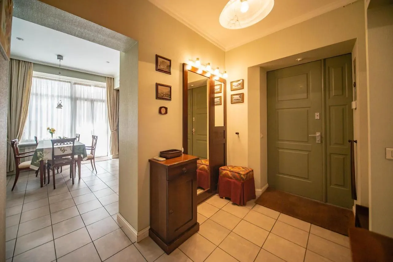 Apartment On Kostyolna 6 Kiev